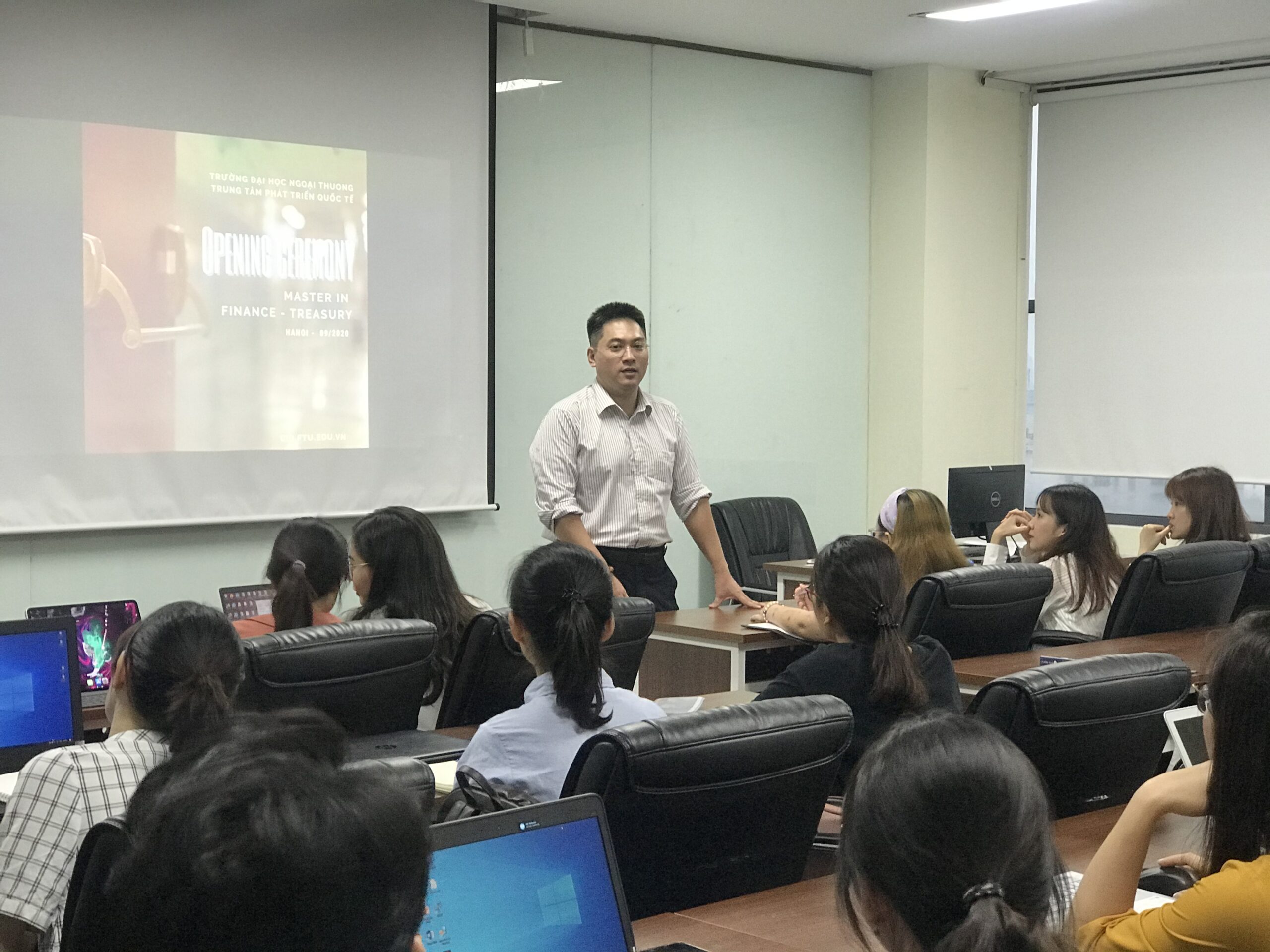 Tại Buổi gặp mặt đầu khoá, TS. Nguyễn Hải Ninh – Giám đốc Trung tâm Phát triển Quốc tế trường ĐH Ngoại thương đã gửi lời chào mừng và chúc mừng tới các học viên trúng tuyển vào chương trình.