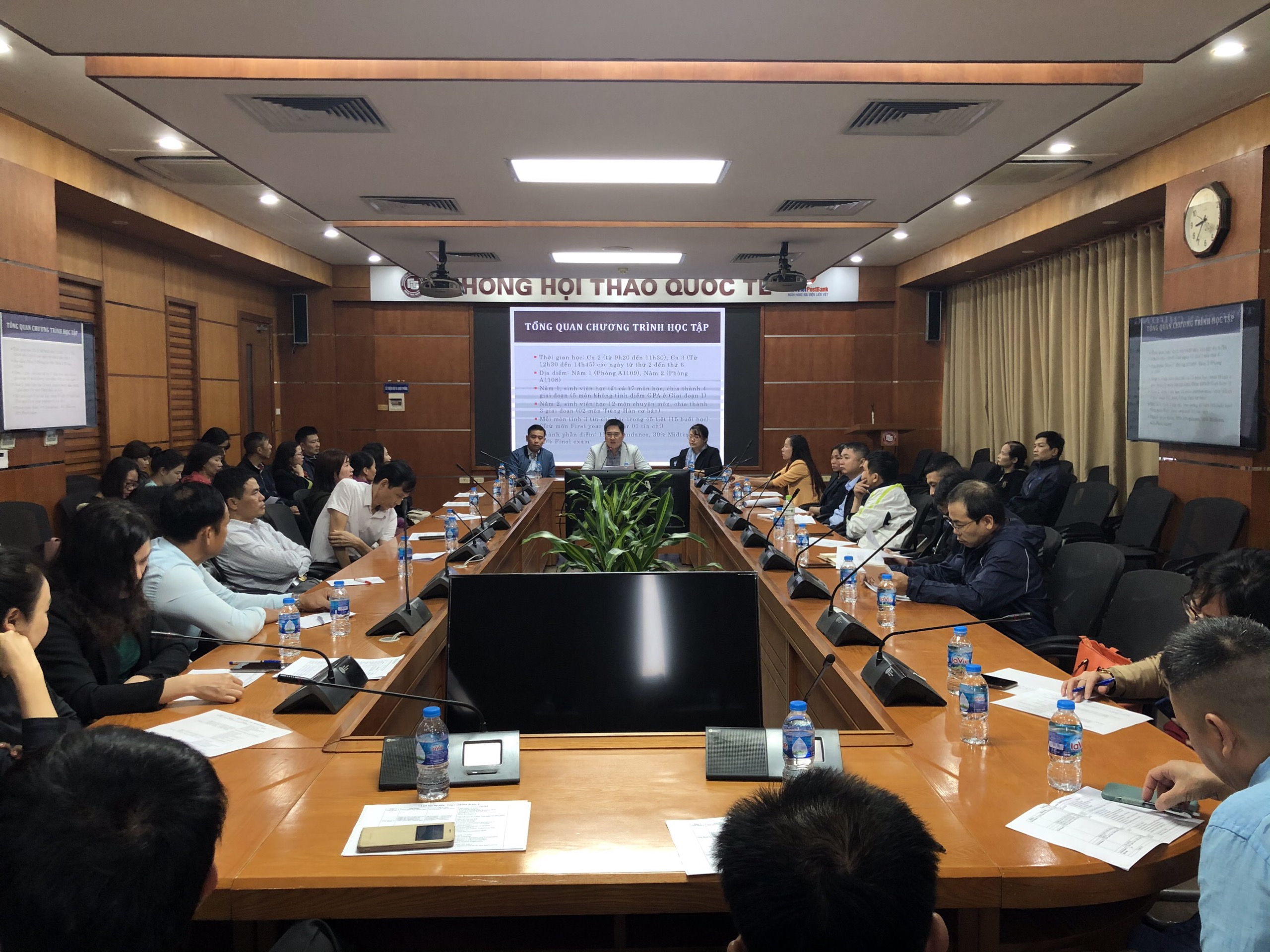 Ngày 17/10/2020, Trung tâm Phát triển Quốc tế trường Đại học Ngoại thương đã tổ chức 02 buổi Họp phụ huynh Học kỳ I năm học 2020 – 2021 của 02 lớp Cử nhân Quản trị Kinh doanh Quốc tế Việt – Hàn CIDFS03 và CIDFS04. 
